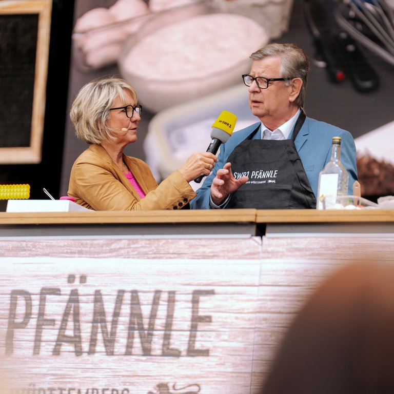 Petra Klein im Gespräch mit Willi Stächele.