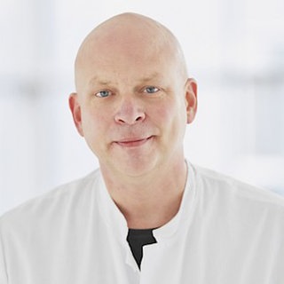 Hirnforscher Prof. Florian Mormann blickt in die Kamera.