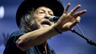 Wolfgang Niedecken von BAP live auf der Bühne am 02.07.2025 in München, Olympiapark. | 50 Jahre BAP – "Paar Daach Spääder"