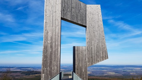 SWR1 Tipp: Der Aussichtspunkt Windklang am Erbeskopf in Rheinland-Pfalz.
