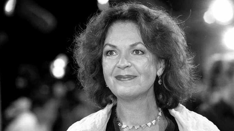 14. Januar: Schauspielerin Elisabeth Trissenaar ist tot. Die Österreicherin starb am Sonntagabend im Alter von 79 Jahren in Berlin. Bekannt wurde sie vor allem durch ihre Arbeit mit Rainer Werner Fassbinder in "Berlin Alexanderplatz" oder "Die Ehe der Maria Braun".