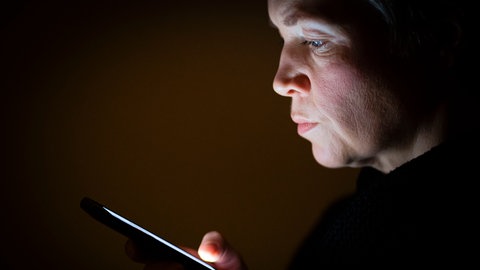 Handysucht – wenn man einfach nicht die Hände vom Gerät lassen kann | "Leg doch mal das Handy weg!" – Gadgets für die Pause am Smartphone