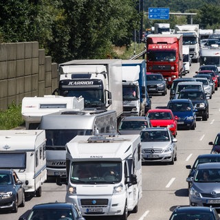 Der Start in den Urlaub ist häufig mit einem Stau verbunden. | Staus auf den Autobahnen zum Ferienbeginn in Rheinland-Pfalz