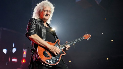 Brian May und seine selbstgebaute Gitarre | Queen – "Friends Will Be Friends"