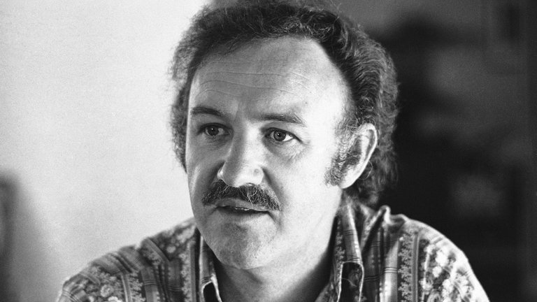 26. Februar: Der Schauspieler Gene Hackman ist im Alter von 95 Jahren gestorben. Seine erste größere Rolle spielte Hackman 1964 in dem Streifen "Lilith" mit Warren Beatty, der ihn drei Jahre später für "Bonnie and Clyde" engagierte. Als Clydes Gangster-Bruder erhielt Hackman seine erste Oscar-Nominierung als bester Nebendarsteller. Mit seiner zweiten Frau Betsy Arakawa lebte er fernab von der Traumfabrik, im ländlichen Santa Fe.