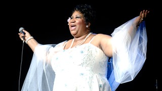 Aretha Franklin im Jahr 2008 in der Radio City Music Hall in New York: Hitparaden-Zahlenreise: 2014 bis 2024: Der Aufstieg und Fall von Aretha Franklins "Respect"