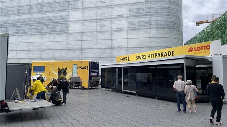 Aufbau des Gläsernen Studios in Koblenz | SWR1 RP Hitparade 2025
