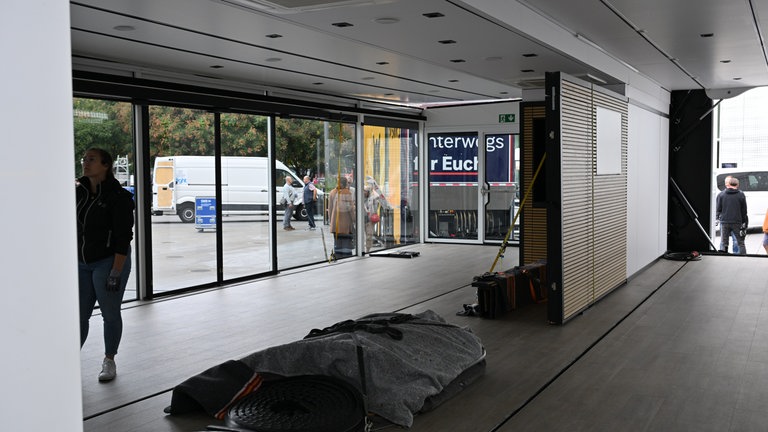 Aufbau des Gläsernen Studios in Koblenz | SWR1 Hitparade 2025