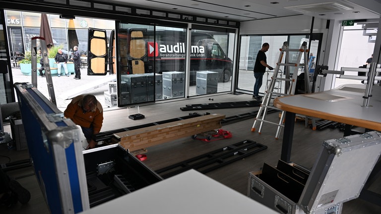 Aufbau des Gläsernen Studios in Koblenz | SWR1 Hitparade 2025