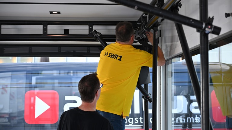 Aufbau des Gläsernen Studios in Koblenz | SWR1 Hitparade 2025