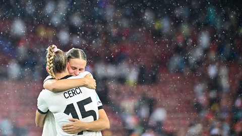 24. Juli: An Dramatik war es nicht zu überbieten, trotzdem ist der Traum vom neunten EM-Titel gestern für unsere DFB-Frauen geplatzt. Wir halten fest: Sehr lange 113 Minuten hat es gedauert, bis die Spanier in der Verlängerung die Sache klargemacht haben und unsere Mädels raus waren. Schade! Großartig wart ihr trotzdem!