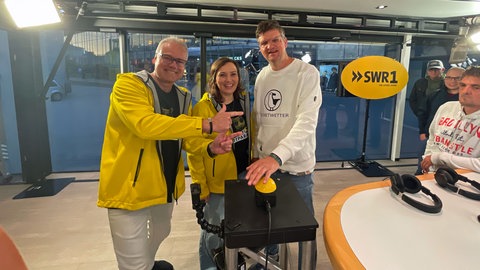 Stefan aus Mainz drückt den Hitparaden-Buzzer und startet die Top1000.