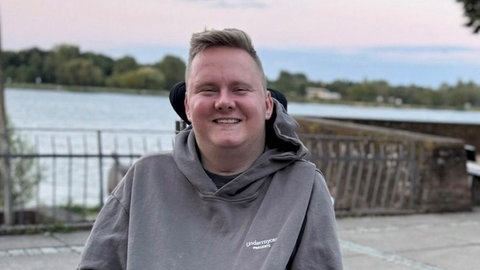 Robin Bowman ist seit einem Motorradunfall querschnittsgelähmt | Robin Bowman erzählt Schülern offen von seinem Verkehrsunfall