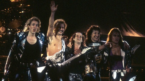 Zum Meilenstein Scorpions – "Love at First Sting": Francis Buchholz, Rudolf Schenker, Klaus Meine, Herman Rarebell und Matthias Jabs