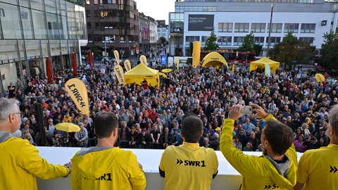 Gleich ist es soweit. Und auf Platz 1 ist "Bohemian Rhapsody" von Queen!