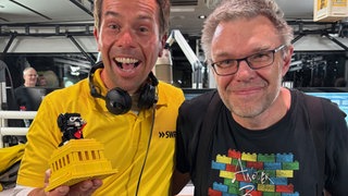 Auch in der Nacht hatten wir Besuch: Lego-Fan Heinz aus Koblenz schaute im Gläsernen Studio vorbei. Er hatte das Denkmal am Deutschen Eck dabei. Aber anstatt Kaiser Wilhelm thront dort oben die Hitcat.
