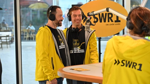 Da freuen sich aber Zwei auf ihre Hitparaden-Schicht!