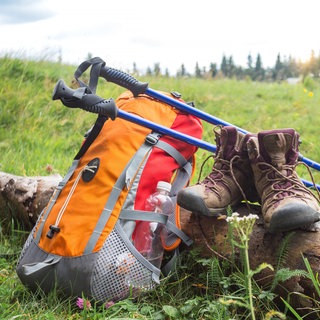 Richtige Ausrüstung: Diese Dinge gehören in jeden Wanderrucksack