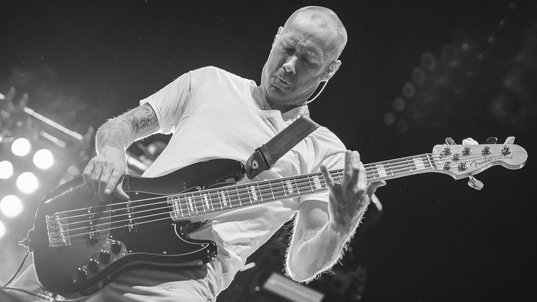 18. Oktober: Sam Rivers, der Bassist der amerikanischen Rockband Limp Bizkit, ist im Alter von 48 Jahren überraschend gestorben. Das bestätigte die Band über ihren Instagram-Kanal und verabschiedete sich mit den Worten "Heute haben wir unseren Bruder verloren. Unseren Bandkollegen. Unseren Herzschlag".