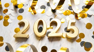 Goldene 2025 mit schwarz-goldenem Konfetti | 