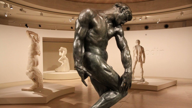 17. April: Welch eine Anmut! Die Werke von Michelangelo und Auguste Rodin drehten sich stets um ihre jeweilige Vision des menschlichen Körpers. Marmor, Bronze, Gips und Tuschezeichnungen zeugen von der Pracht ihrer Kunst. Im Pariser Louvre sind die Skulpturen der Ausstellung "Lebende Körper  CorpsVivants" bis zum 20. Juli zu sehen.
