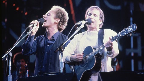 Art Garfunkel und Paul Simon auf der Bühne 1982.