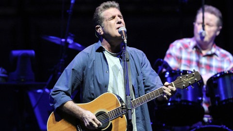 2016 verstarb Glenn Frey, der Sänger, Gitarrist und Gründungsmitglied der Eagles. Mit ihrem Album "One Of These Nights" hatte die Band 1975 ihr erstes Nummer-1-Album überhaupt veröffentlicht.