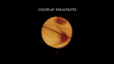 Im Juli 2000 hat die britische Band Coldplay um Sänger Chris Martin ihr Debütalbum "Parachutes" rausgebracht.