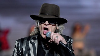 2016 hat Udo Lindenberg sein Album "Stärker als die Zeit" veröffentlicht. Bei dieser Meilensteine Folge feiern wir gleich doppelt: Das Album wird 10 und Ikone Udo feiert seinen 80. Geburtstag.