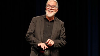 Wolfgang Trepper live im Theater auf der Bühne
