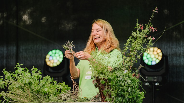 Gartenexpertin Heike Boomgaarden beim SWR4 Festival 2025 in Wörth