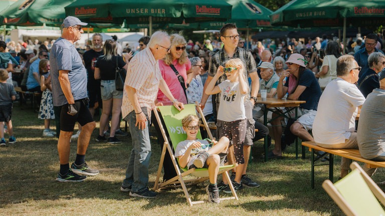 Bei schönstem spätsommerlichen Wetter genossen die Menschen das SWR4 Festival im Bürgerpark.