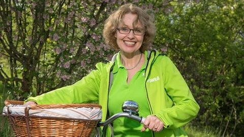 Sabine Gronau mit Fahrrad
