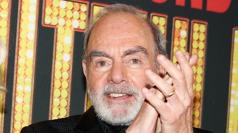 Neil Diamond: Der Sänger und Komponist klatscht beim Besuch seiner Musicals "A Beautiful Noise".