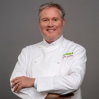 SWR4 Kochexperte Jörg Ilzhöfer lächelnd im Porträt
