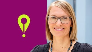 Laura Koppenhöfer neben einem stilisierten Ausrufezeichen, das sich auch als Schreibfeder oder Lokalisierungspin deuten lässt.