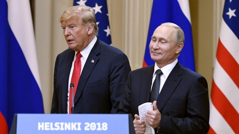 US-Präsident Trump und Russlands Präsident Putin 2018 bei einer Pressekonferenz.