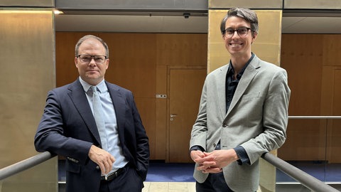 Carsten Schneider, Bundesumweltminister und Jan Frédéric Willems, ARD-Hauptstadtkorrespondent