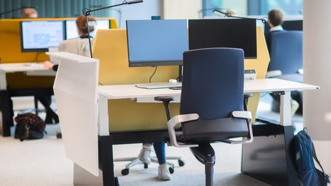 Ein leerer Bürostuhl.