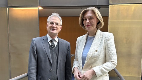 Helena Melnikov, DIHK-Hauptgeschäftsführerin und Hans-Joachim Vieweger, ARD-Hauptstadtkorrespondent
