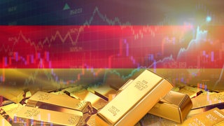 Goldbarren auf Deutschland-Flagge im Hintergrund. Goldbarren auf der deutschen Flagge gestapelt.