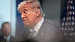 US-Präsident Donald Trump spricht mit Reportern im James Brady Press Briefing Room im Weißen Haus.