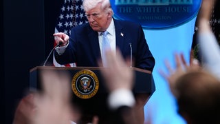 US-Präsident Donald Trump spricht im James Brady Press Briefing Room im Weißen Haus.