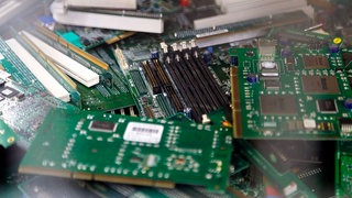 Elektroschrott aus Computern, Demontage und Wiederverwertung