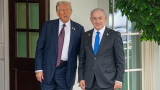 US-Präsident Donald Trump begrüßt den israelischen Ministerpräsidenten Benjamin Netanjahu im Westflügel des Weißen Hauses.