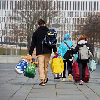 Kriegsflüchtlinge aus der Ukraine kommen in Deutschland an.