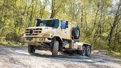 Mercedes-Benz Zetros, ähnlich dem ausgestelltem Fahrzeug: Daimler Truck setzt auf Wachstum im Defence-Bereich: Es gibt viele Rüstungsfirmen in Baden-Württemberg und Rheinland-Pfalz. Ihr Image ändert sich, die Skepsis bleibt.