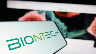 Das Pharmaunternehmen Biontech will zusammen mit dem US-Pharmakonzern Bristol Meyers Squibb (BMS) ein neues Krebsmedikament auf den Markt bringen.