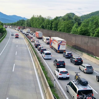 Stau auf der Autobahn an Pfingsten