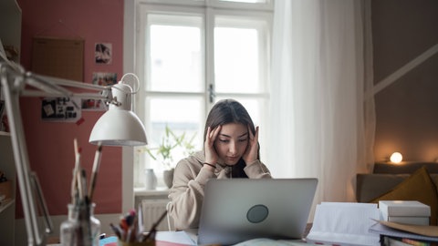 Das deutsche Schulbarometer der Robert Bosch Stiftung hat in einer repräsentativen Befragung von über 1500 Lehrkräften erstmals geschaut, wie Lehrkräfte mit KI umgehen.